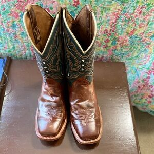 Cody James Men’s Square Toe
Brown and Green Western Cowboy Boots
EUC 10 1/2 EE